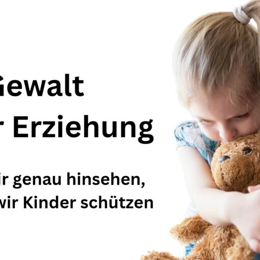 Ein Kind das traurig seinen Teddy im Arm hält